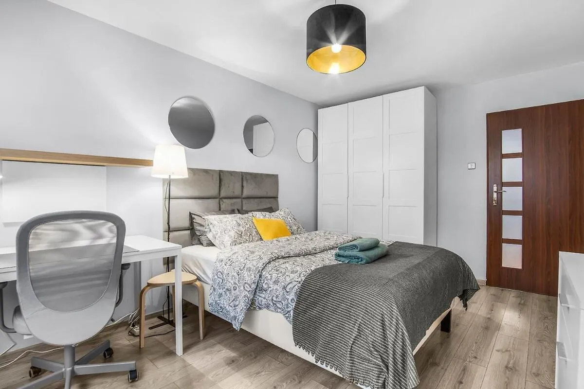 3 Bedrooms Close To Downtown Vratislav